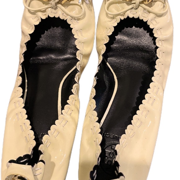 Tory Burch Women's Ivory Reese Scrunch Tassel Ballet Flat Sz 7 shoes - Picture 3 of 7